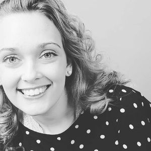 Meet your Posher, Larissa